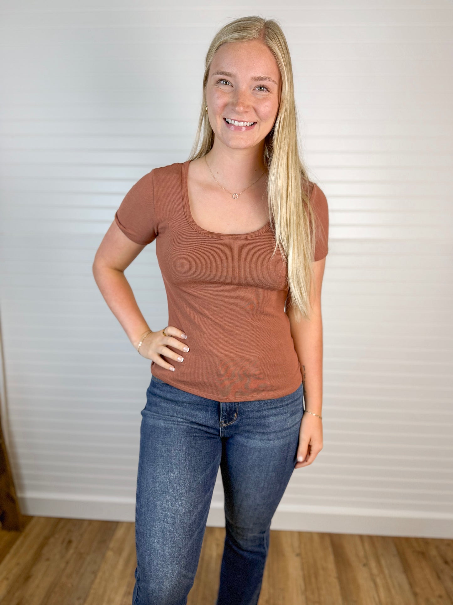 Ribbed Scoop Neck Tee - Rust