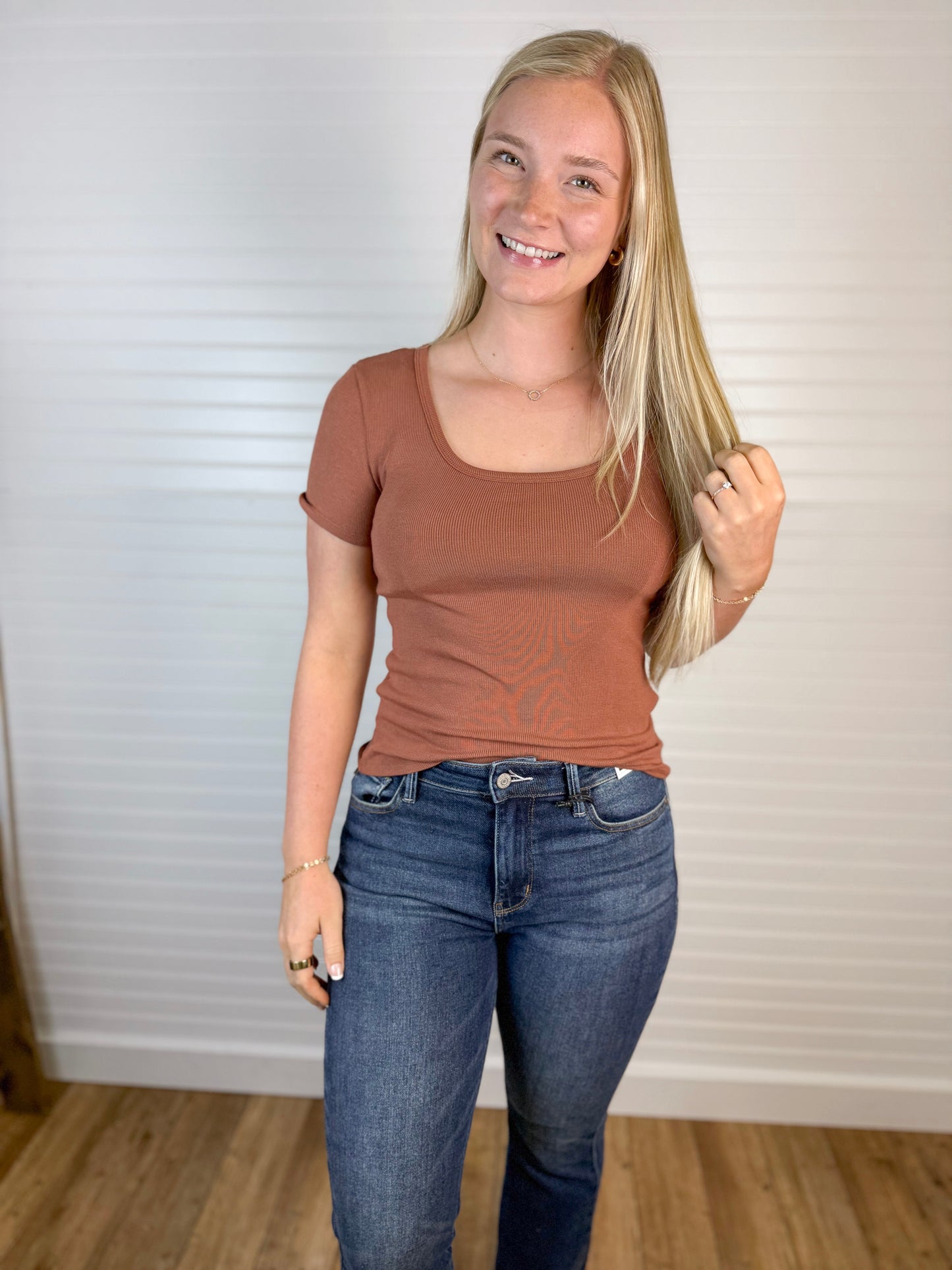 Ribbed Scoop Neck Tee - Rust