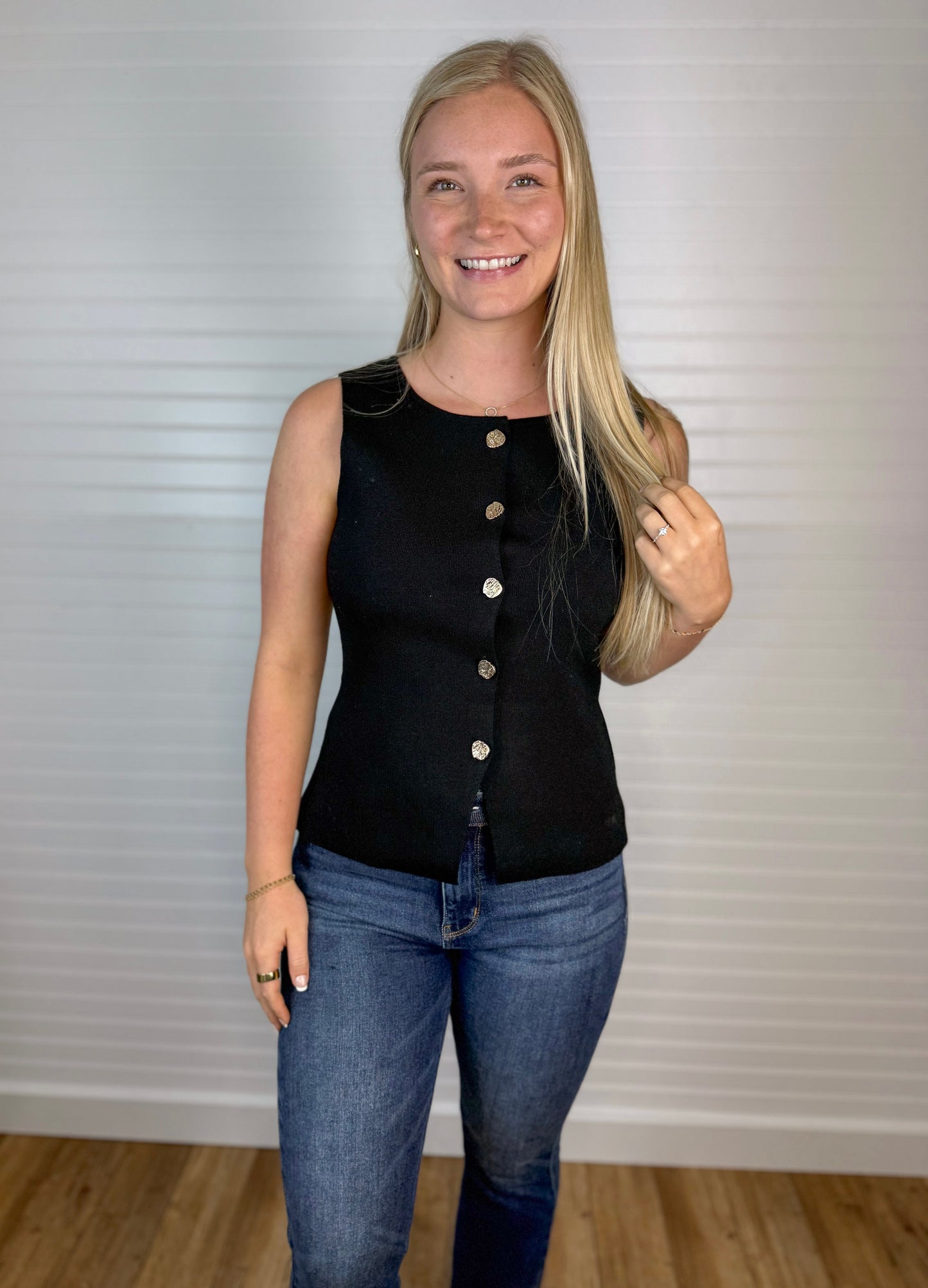 Sleeveless Buttoned Sweater Vest - Black