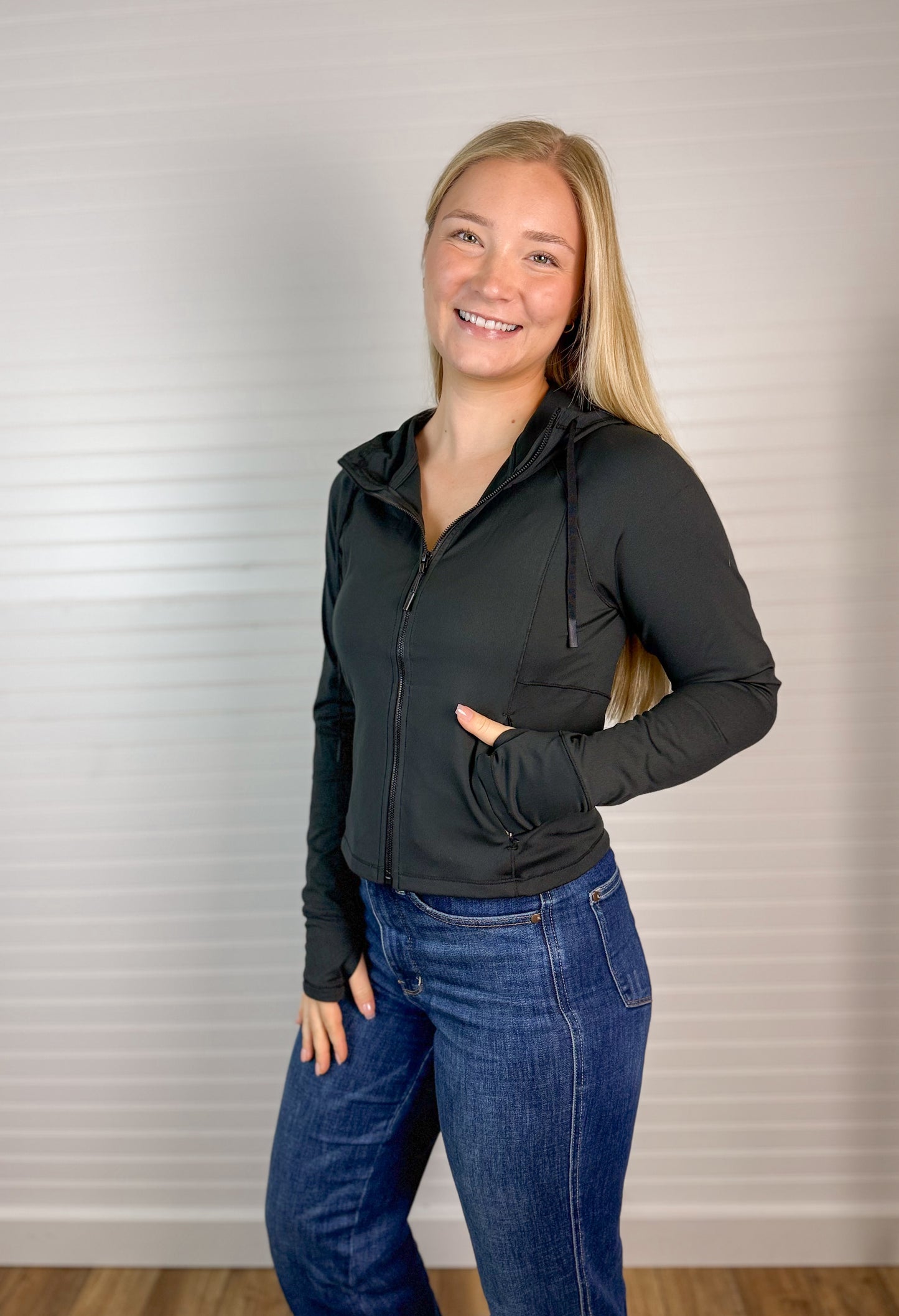 Cropped Sleek Active Jacket - Black