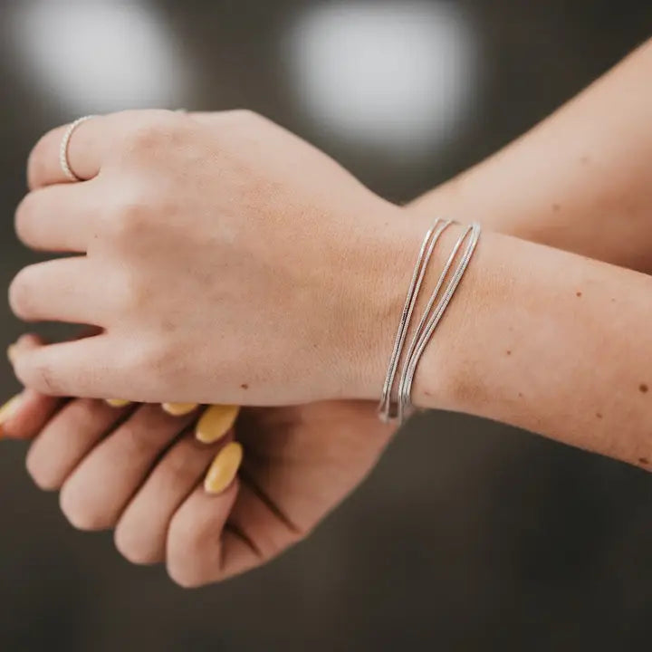 Delicate Detailed Bracelet (2 colors)