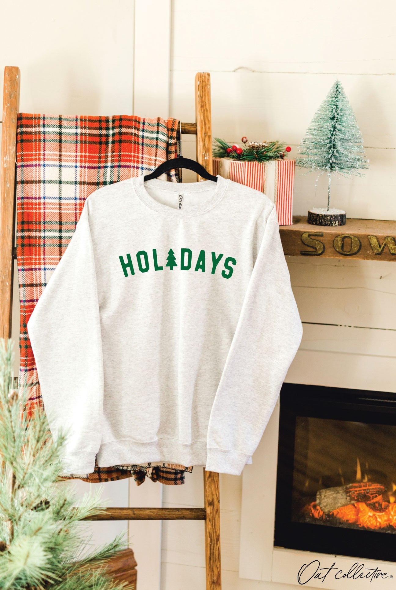 HOLIDAYS Graphic Sweatshirt - White Heather