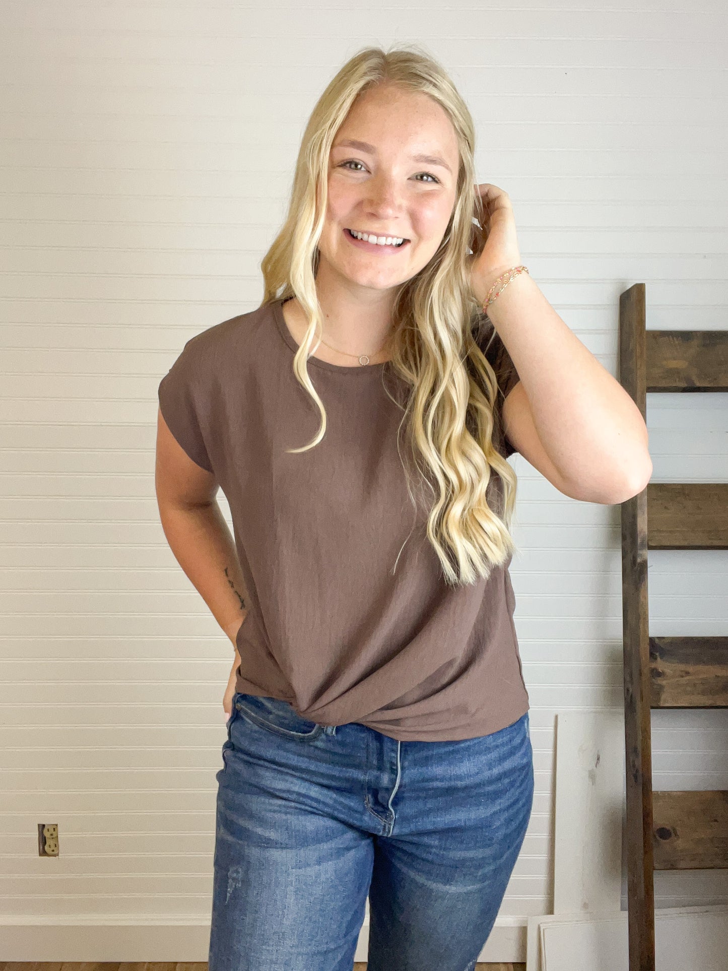 Short Sleeve Twist Hem Top - Brown