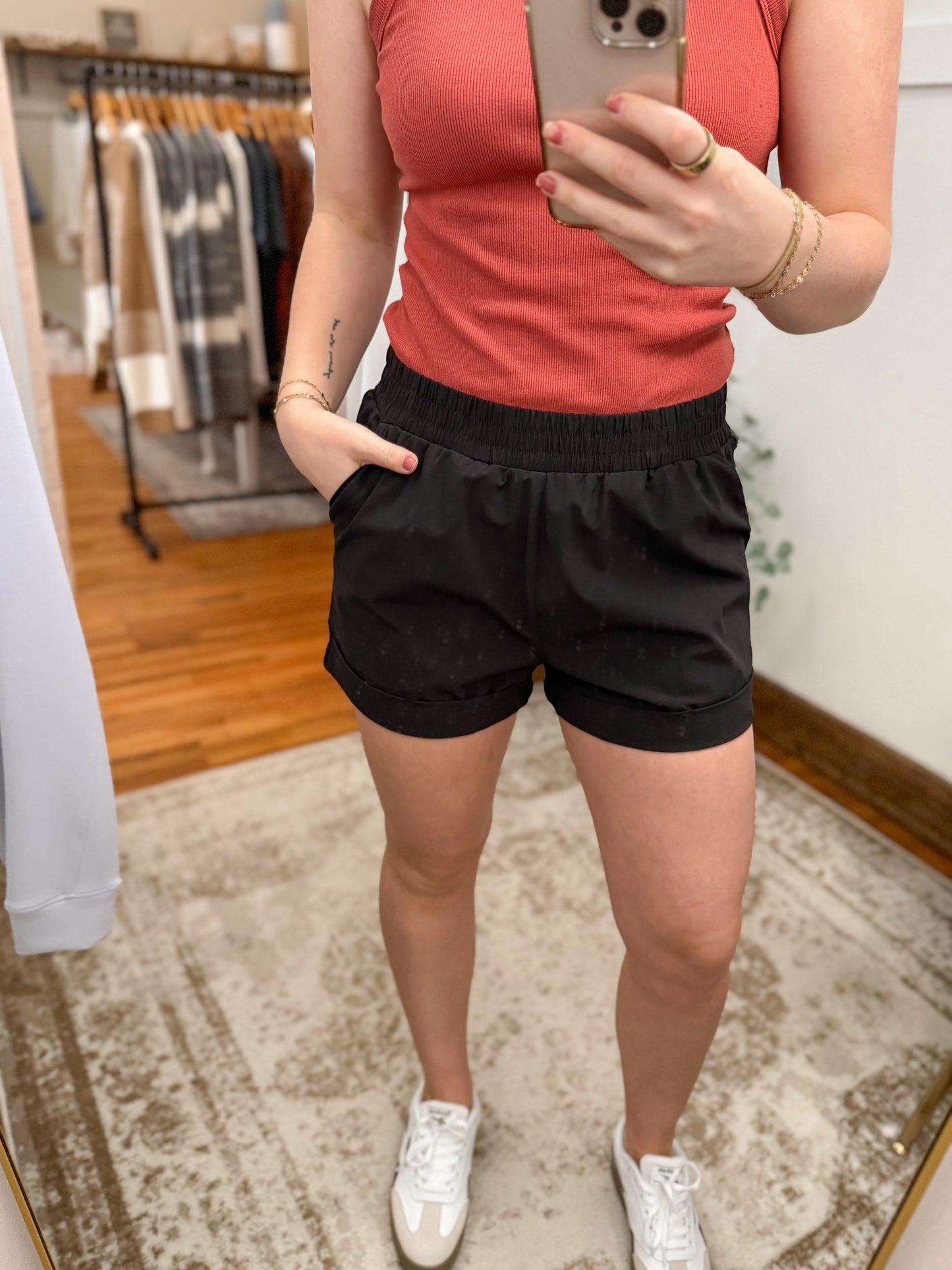 Highwaist Cuffed Athletic Shorts - Black