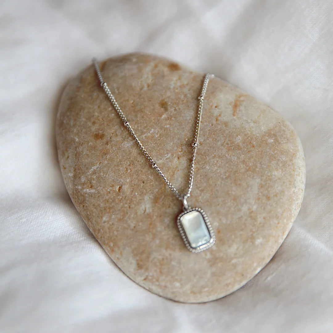 The Foundation Pearl Necklace (2 colors)