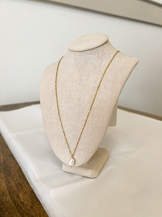 Dainty Pearl Necklace - Gold