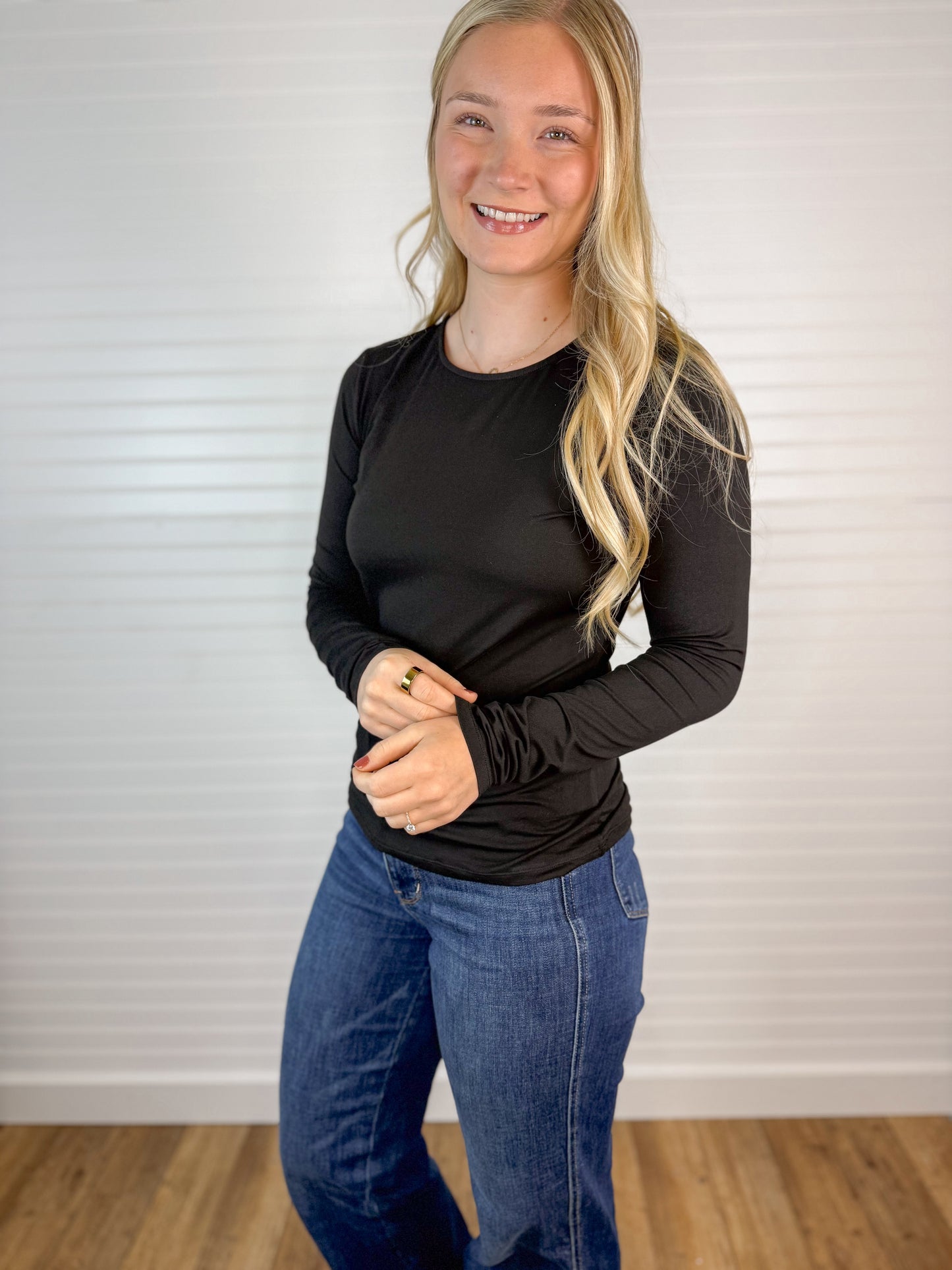 Round Neck Smooth Long Sleeve (2 colors)