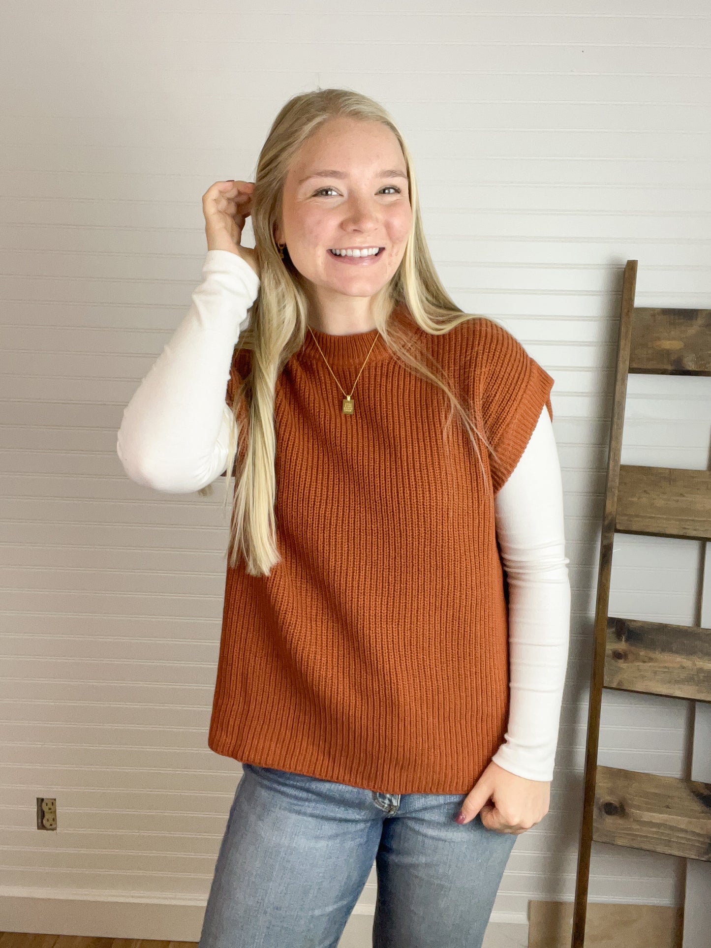 Ribbed Knit Sweater Vest - Camel