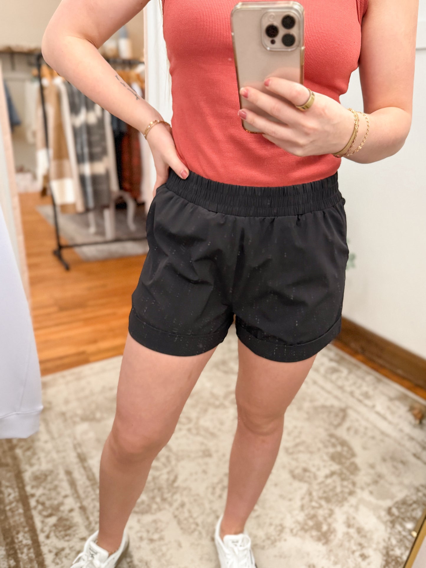 Highwaist Cuffed Athletic Shorts - Black