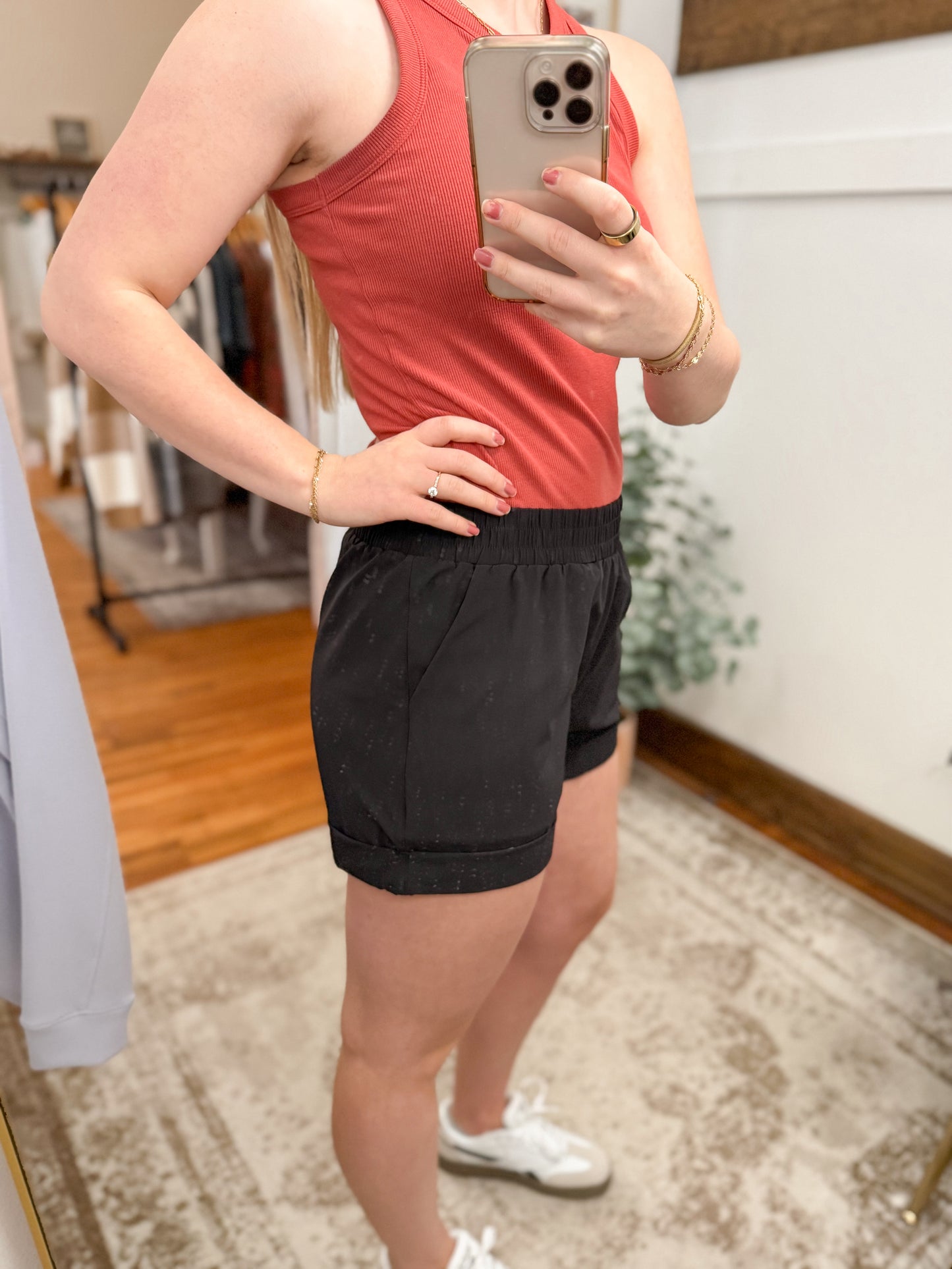 Highwaist Cuffed Athletic Shorts - Black