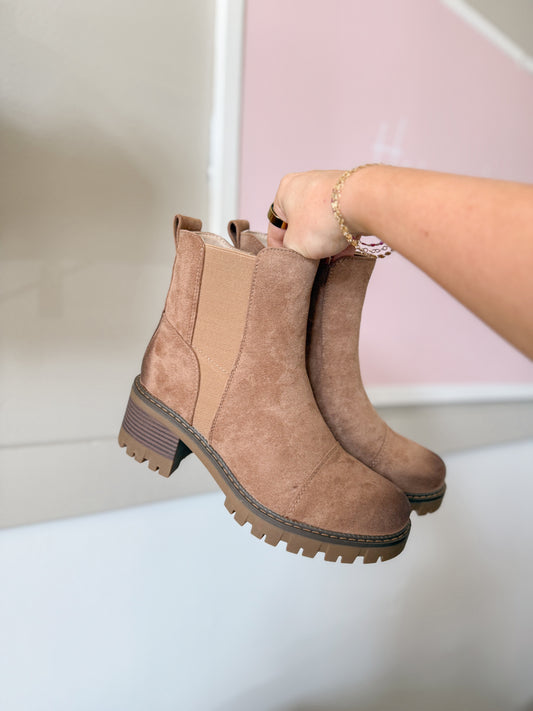 Casual Suede Boots - Taupe