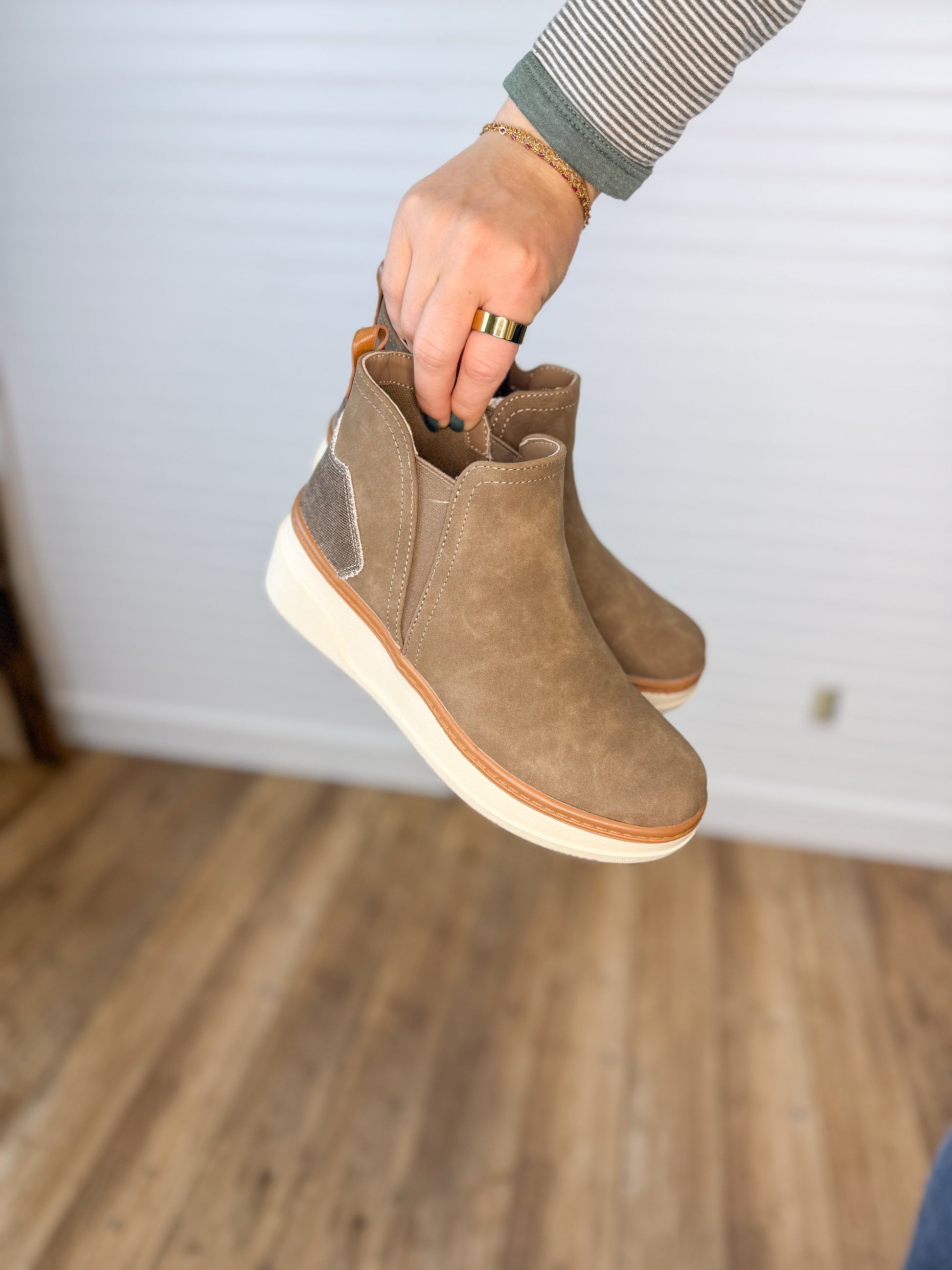 Blowfish Wedge Sneaker Mocha – Honey Lou Boutique