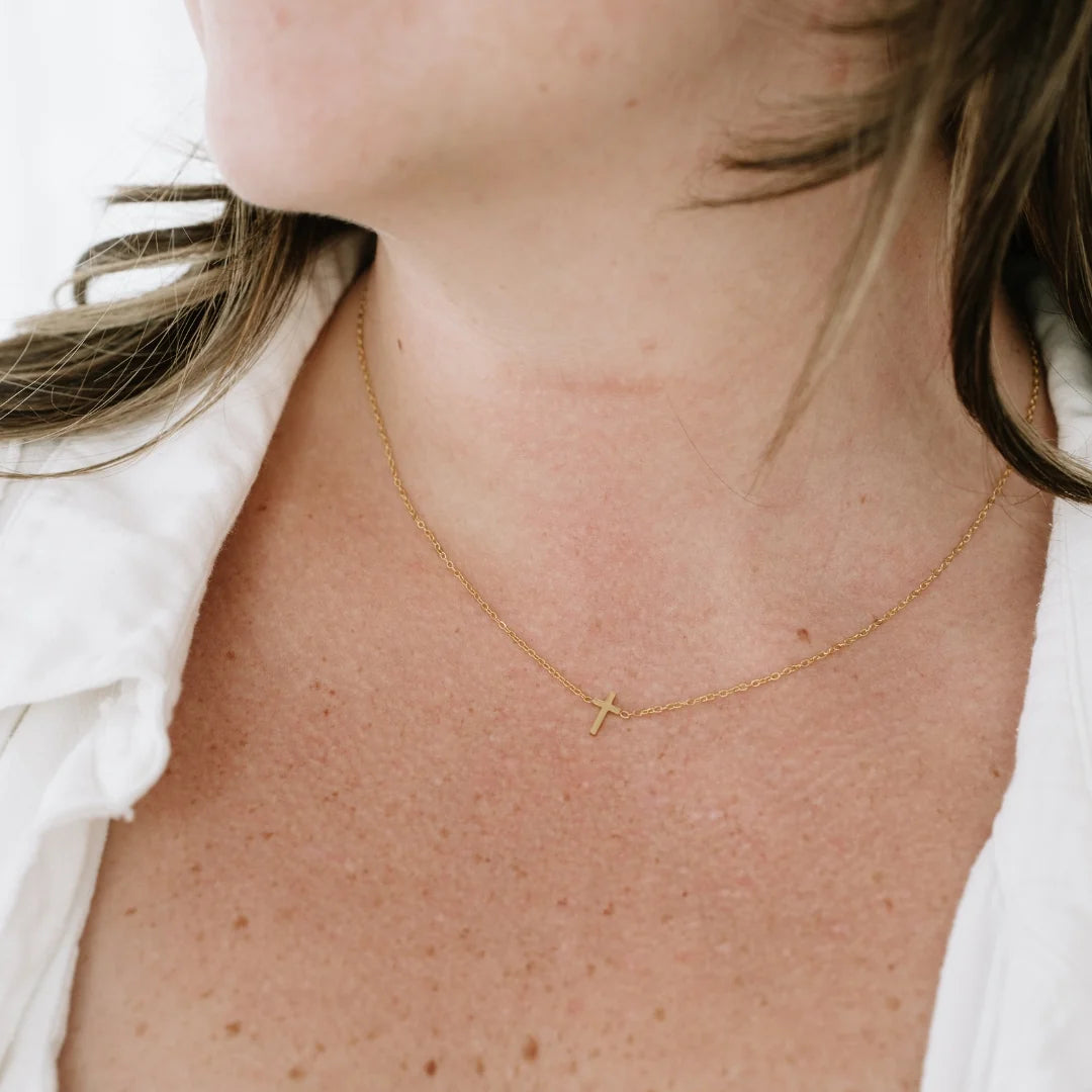Dainty Cross Necklace (2 colors)