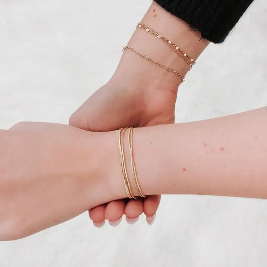 Delicate Detailed Bracelet (2 colors)
